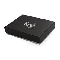 K0006DB | Targhetta per bagaglio in Vera Pelle pieno fiore con leggera grana. Colore Blu. Cinturino regolabile. Dimensioni: cm 12 x 6,5 x 1 - Confezione: Gift Box rigido fondo/coperchio-4